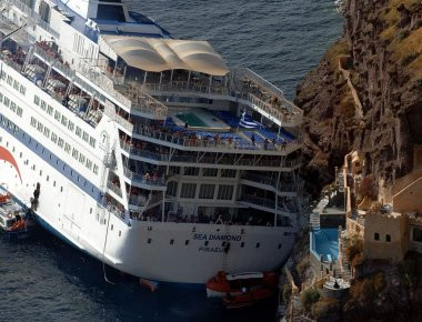 Θα πραγματοποιηθεί ανέλκυση του κρουαζιερόπλοιου «Sea Diamond» από το βυθό της Σαντορίνης